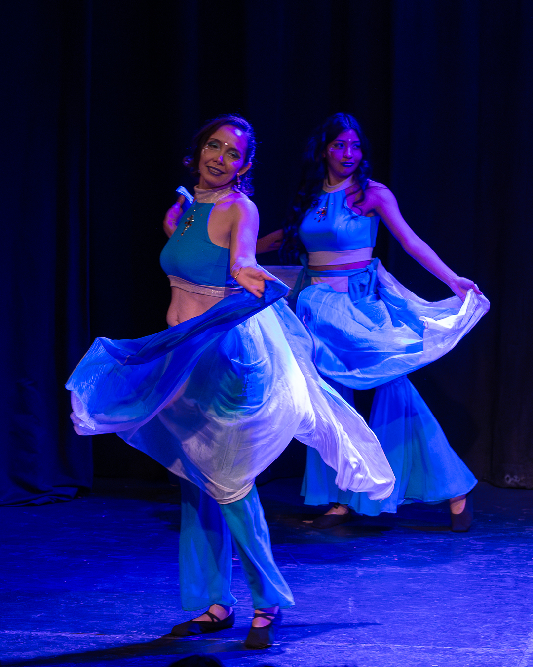 Velo de Seda en la Danza Árabe: Qué Es, Cómo se Usa y en Qué Nivel lo Aprenderás